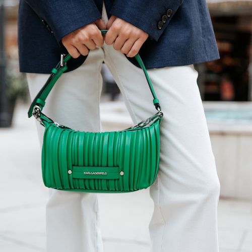 Clutch torbice zvijezde su jesenske sezone! U zelenoj varijanti poput ove Karl Lagerfeld iz XYZ trgovine apsolutno su...